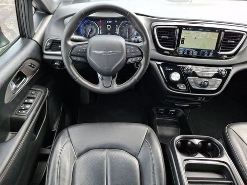 Used 2020 Chrysler Pacifica Touring-L w/ Advanced Safetytec Group AWD/4WD image 16