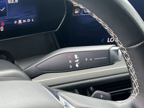 Used 2025 Chevrolet Traverse LT FWD image 15