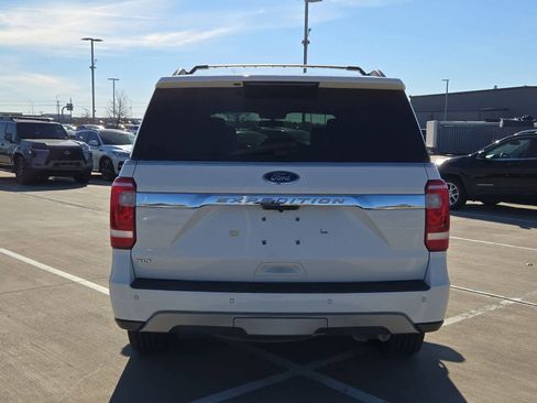 Used 2021 Ford Expedition XLT image 5