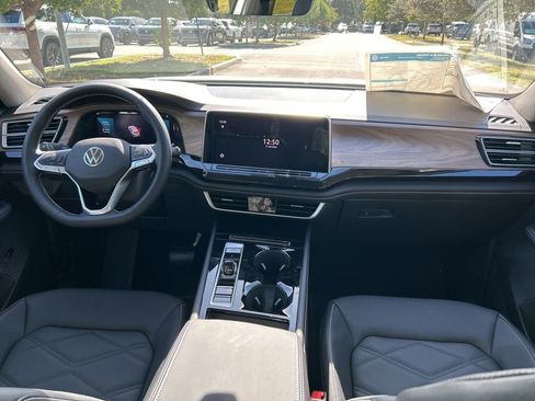 New 2026 Volkswagen Atlas SE image 10