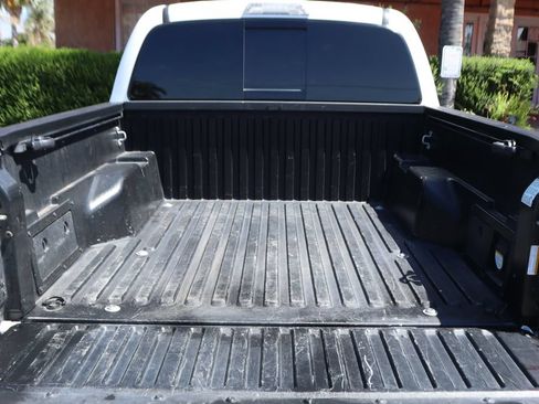 Used 2017 Toyota Tacoma TRD Sport w/ Tow Package (A/T) AWD/4WD image 8