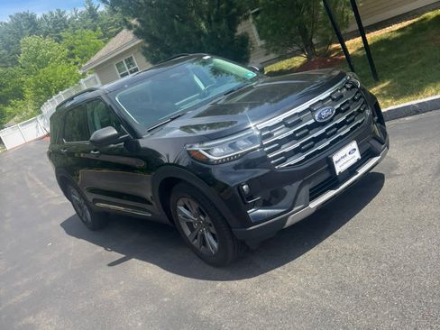 Used 2025 Ford Explorer Active w/ Active Comfort Package AWD/4WD image 2