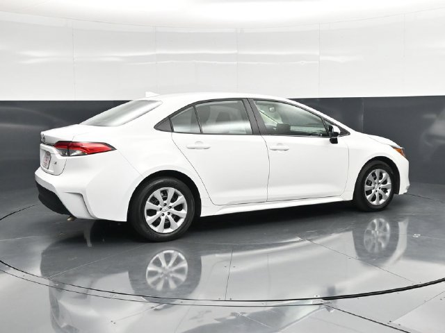 Used 2025 Toyota Corolla LE FWD image 3