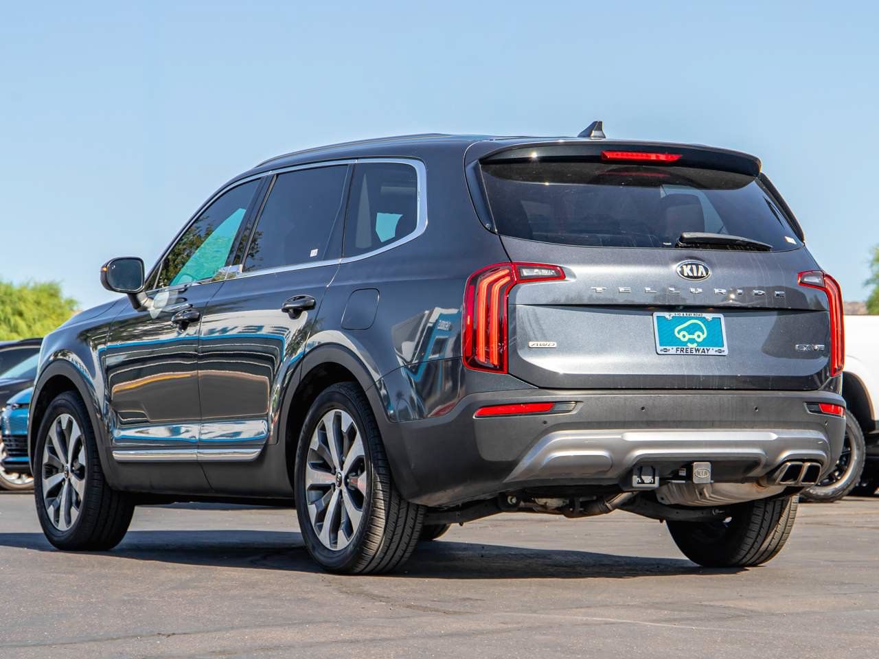 Used 2021 Kia Telluride EX w/ EX Premium Package AWD/4WD image 3