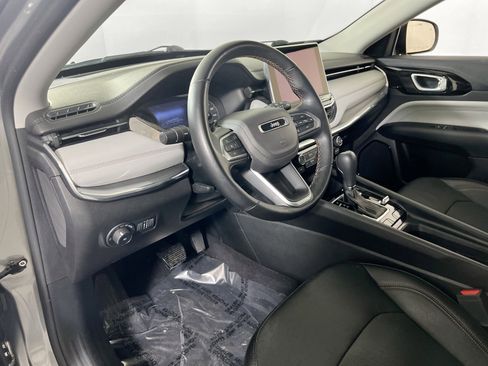 Used 2022 Jeep Compass Limited image 9