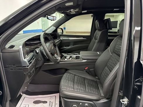 Used 2026 Cadillac Escalade V w/ LPO, ONYX Package image 8