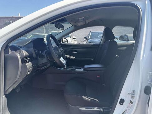 Used 2024 Nissan Sentra SV FWD image 17