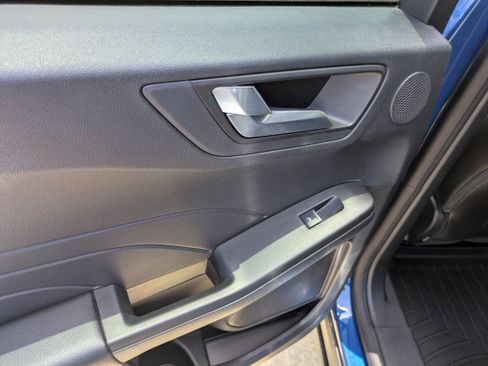 Used 2022 Ford Escape SEL w/ Technology Package image 11
