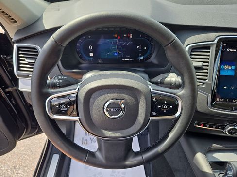 Used 2025 Volvo XC90 B5 Core image 23
