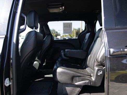 Used 2019 Chrysler Pacifica Touring-L w/ Advanced Safetytec Group FWD image 21