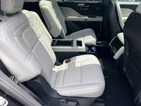 New 2026 Lincoln Aviator Reserve w/ Jet Appearance Package AWD/4WD image 18