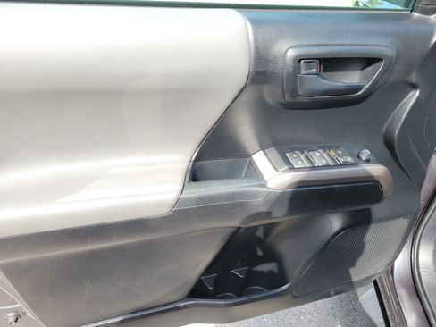 Used 2021 Toyota Tacoma SR5 RWD image 19