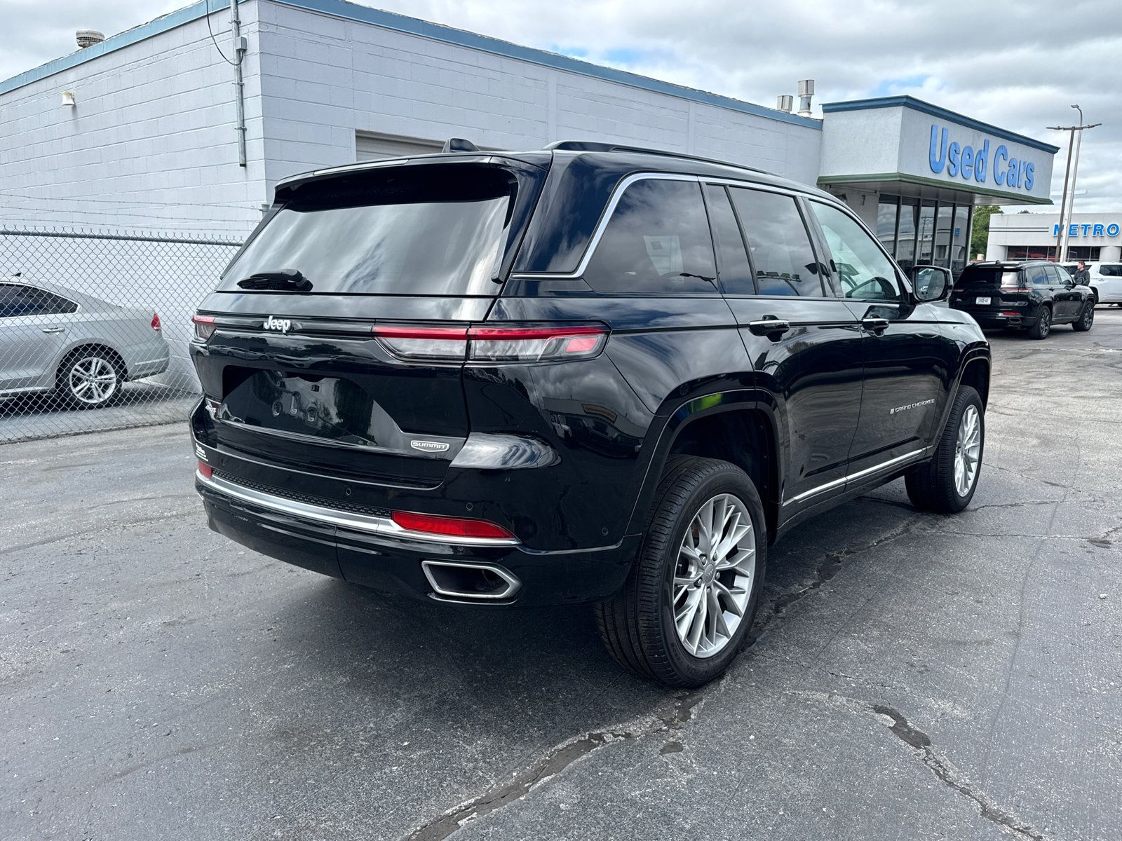 Used 2024 Jeep Grand Cherokee Summit AWD/4WD image 5