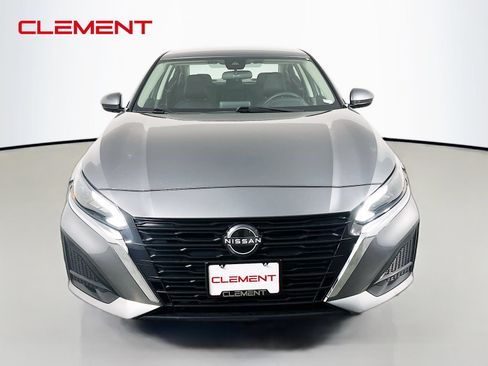 Used 2023 Nissan Altima 2.5 SV FWD image 3