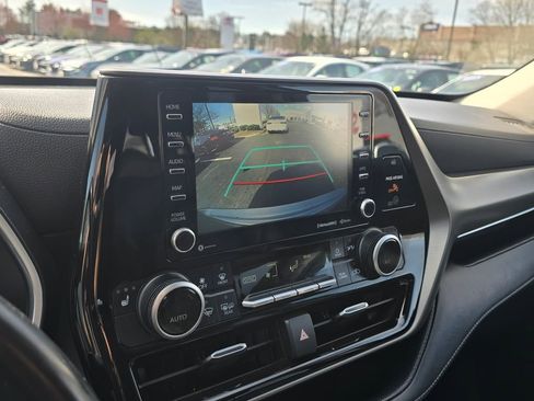 Used 2021 Toyota Highlander XLE image 27