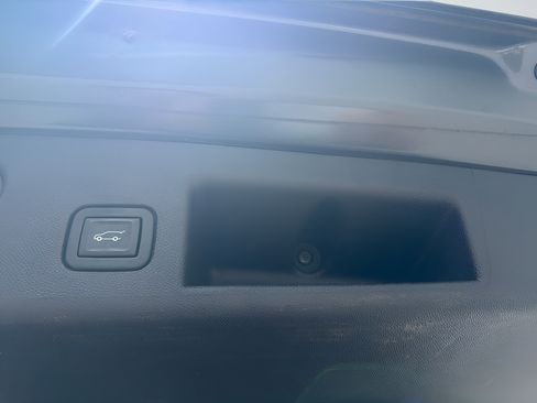 Used 2021 Chevrolet Equinox LT FWD image 14