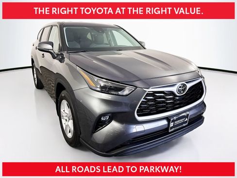 Used 2024 Toyota Highlander LE AWD/4WD image 1