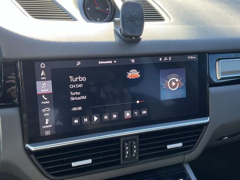 Used 2019 Porsche Cayenne image 23