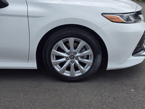 Used 2018 Toyota Camry LE FWD image 9