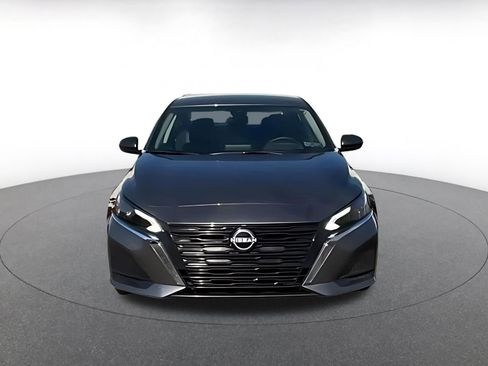 Used 2025 Nissan Altima 2.5 SV FWD image 4