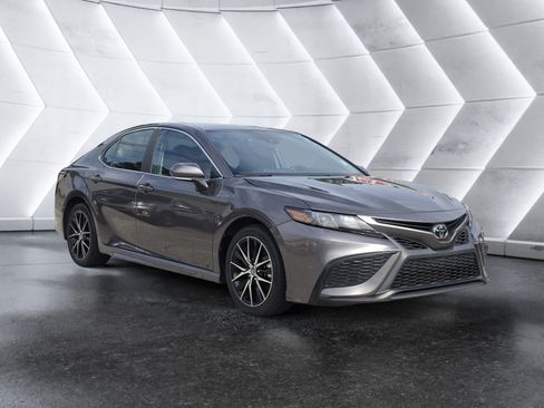 Used 2024 Toyota Camry SE w/ Convenience Package FWD image 2