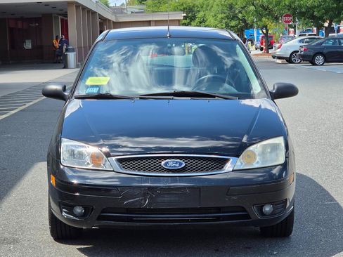 Used 2006 Ford Focus SES FWD image 2