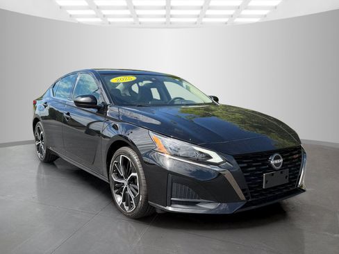 Used 2025 Nissan Altima 2.5 SR FWD image 5