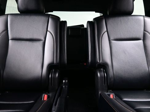 Used 2019 Toyota Highlander XLE AWD/4WD image 16