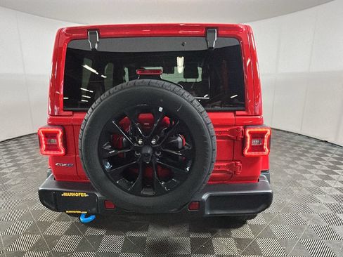 Used 2024 Jeep Wrangler Unlimited Sahara AWD/4WD image 4