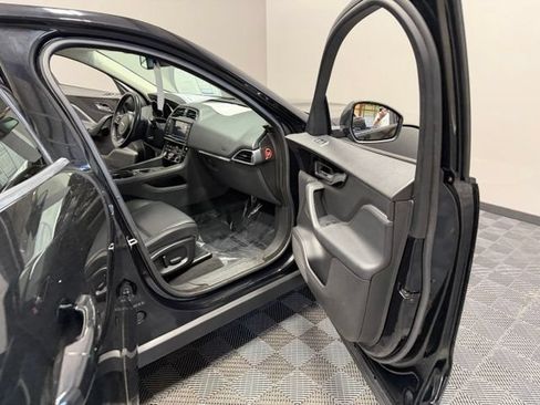 Used 2017 Jaguar F-PACE AWD/4WD image 24