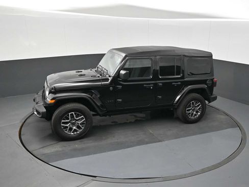 Used 2025 Jeep Wrangler Unlimited Sahara AWD/4WD image 13