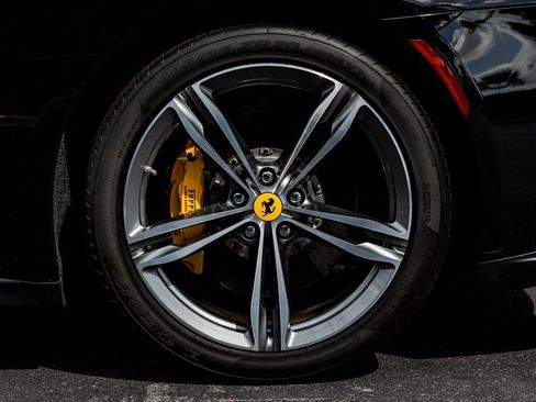 Used 2018 Ferrari GTC4Lusso AWD/4WD image 49