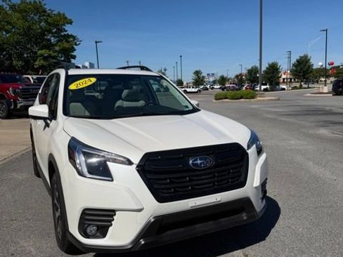 Used 2024 Subaru Forester Premium AWD/4WD image 2
