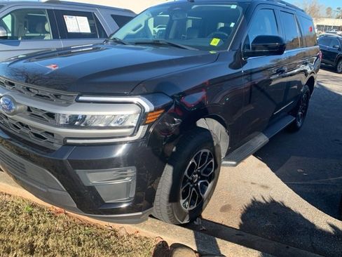Certified 2024 Ford Expedition XLT image 2