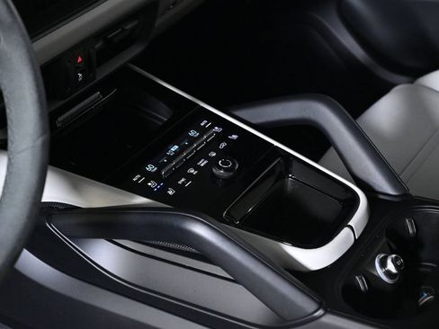 Certified 2025 Porsche Cayenne GTS AWD/4WD image 21
