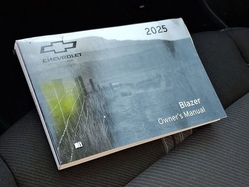 Certified 2025 Chevrolet Blazer LT FWD image 26