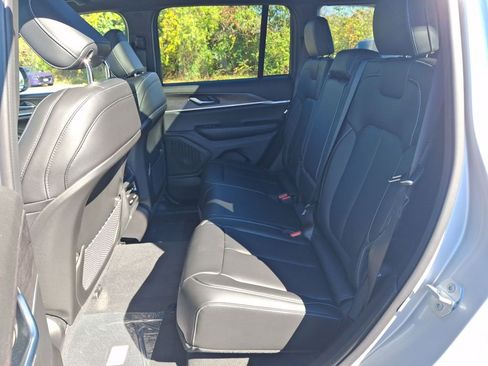 New 2025 Jeep Grand Cherokee Limited w/ Black Appearance Package image 11
