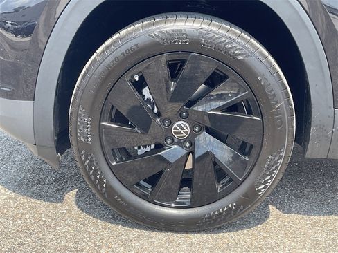 New 2026 Volkswagen Atlas SE image 9