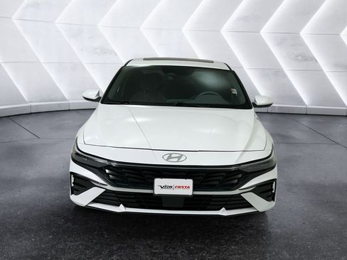 Used 2025 Hyundai Elantra SEL image 2