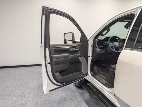 Used 2024 Chevrolet Silverado 2500 High Country w/ Technology Package AWD/4WD image 11