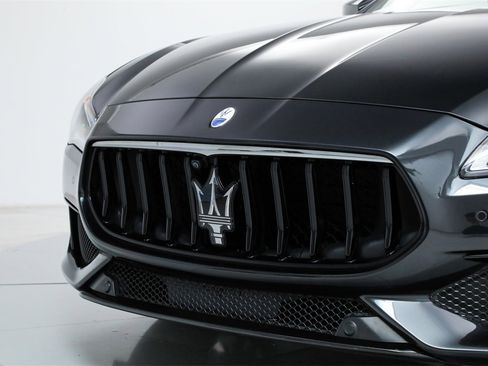 Used 2022 Maserati Quattroporte Modena image 9