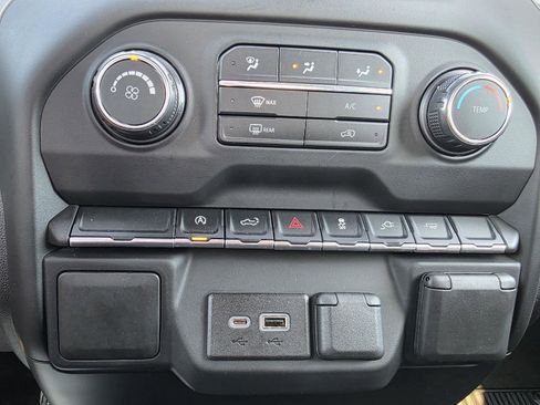 Used 2021 Chevrolet Silverado 1500 Custom image 18