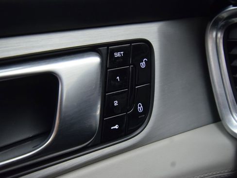 Used 2017 Porsche Panamera Turbo image 44