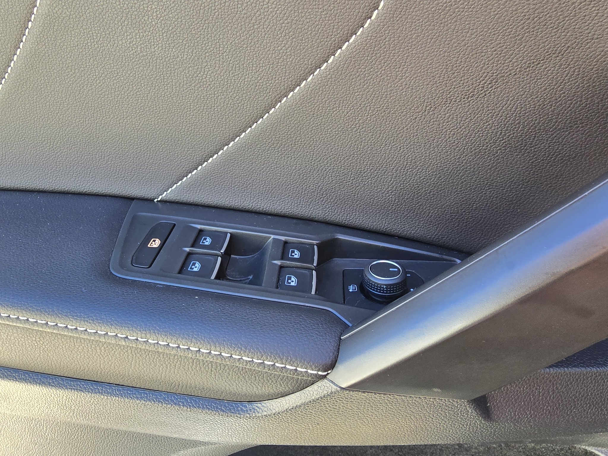 Used 2024 Volkswagen Tiguan SE AWD/4WD image 19