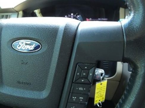 Used 2016 Ford Expedition XLT w/ Equipment Group 202A RWD image 28