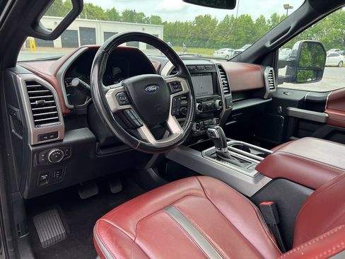 Used 2019 Ford F150 Platinum w/ Equipment Group 701A Luxury AWD/4WD image 18