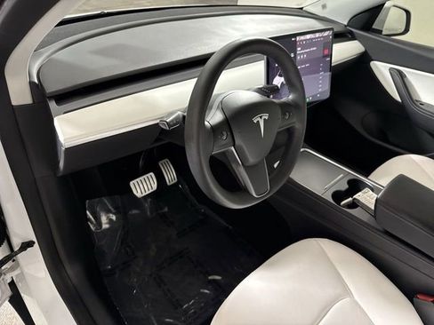 Used 2022 Tesla Model Y Performance image 22
