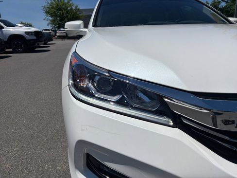 Used 2017 Honda Accord EX-L image 28