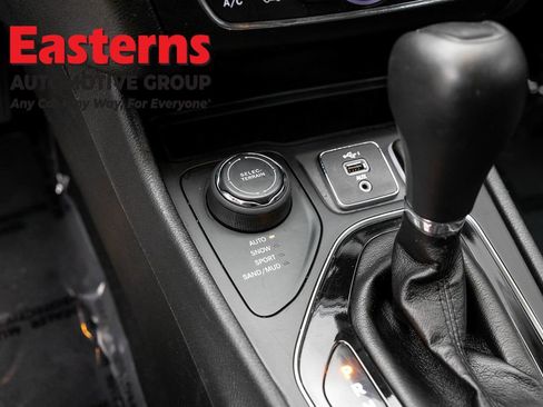 Used 2019 Jeep Cherokee Limited AWD/4WD image 21