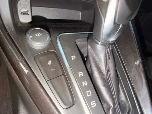 Used 2017 Ford Focus Titanium image 37